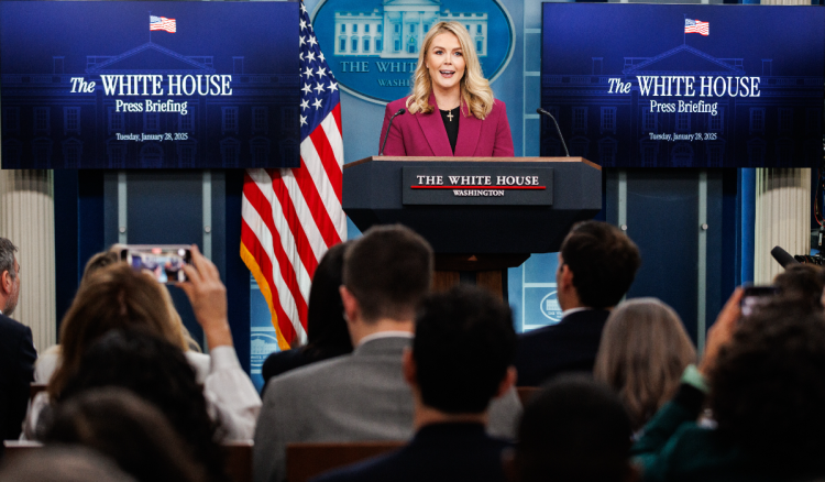 Trump pozvao TikTokere i podcastere da podnesu prijavu za novinarske propusnice