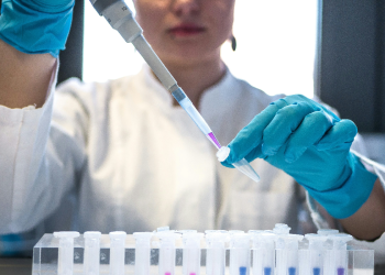 Znanstveni iskorak u Kini: Miš stvoren od dva oca dosegao odraslu dob