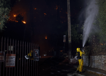 Proširili se požari u Los Angelesu, vatrogasci se bore i s nestašicom vode