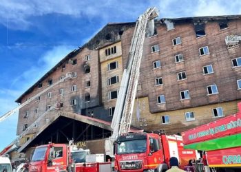Na skijalištu u Turskoj u požaru poginulo 66 ljudi, u panici skakali kroz prozore