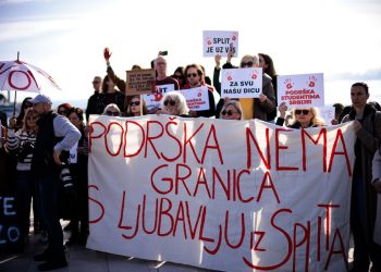 Hrvatski studenti prosvjednom tišinom poduprli kolege u Srbiji