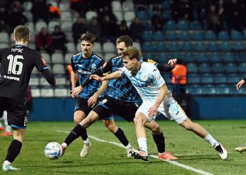 Nogometaši Rijeke, vodeći na ljestvici HNL-a, upisali poraz od Varaždina