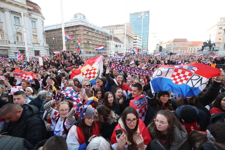 Srebrni rukometaši dočekani na prepunom Trgu bana Jelačića