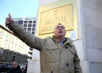 ‘Pet minuta šutnje upozorenja’ – prosvjed potrošača ispred HNB-a