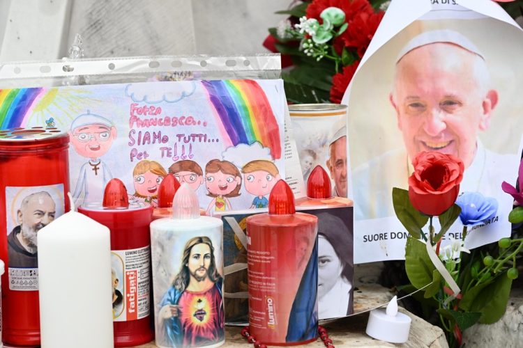 Što po protokolu slijedi nakon smrti pape?