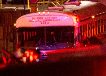 Zrakoplov za prijevoz pacijenata srušio se u Philadelphiji, nema traga preživjelima