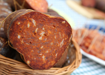 USKOK vodi istragu protiv bivšeg gradonačelnika Županje zbog kulena i kobasica