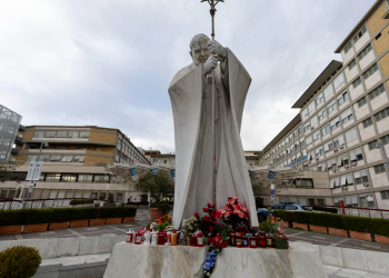 Papi Franji dijagnosticiran početak upale pluća