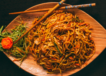 Redovi za rezance duži od redova za sprovod: Pogrebna kantina postala atrakcija