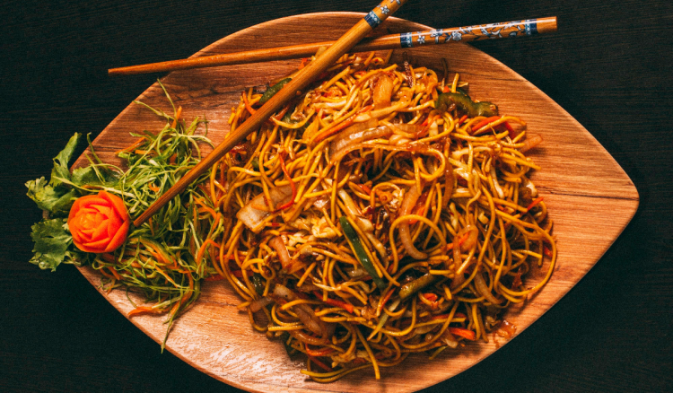 Redovi za rezance duži od redova za sprovod: Pogrebna kantina postala atrakcija