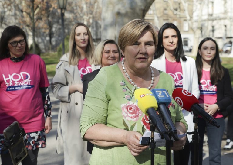 Hod za život traži anonimni porod, gnijezda za bebe i veće ulaganje u majke