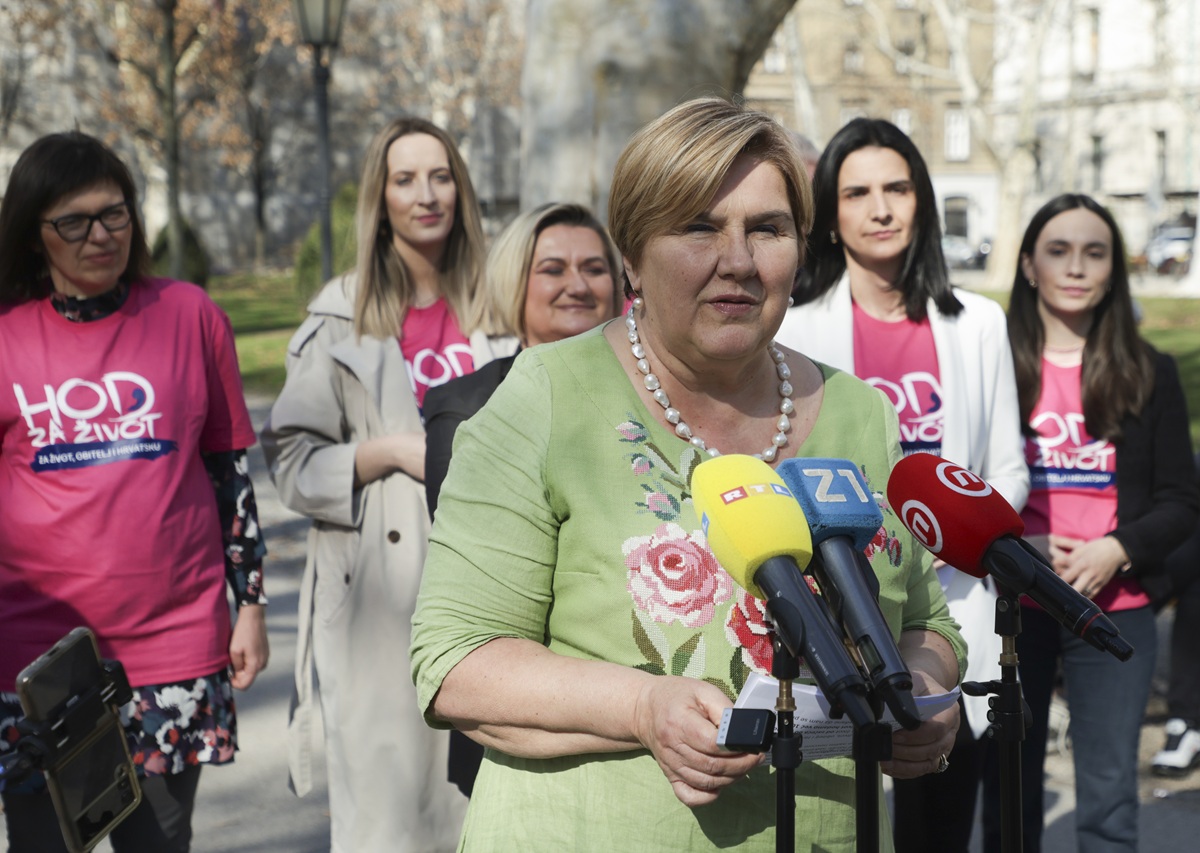 Hod za život traži anonimni porod, gnijezda za bebe i veće ulaganje u majke Hod za život traži anonimni porod, gnijezda za bebe i veće ulaganje u majke