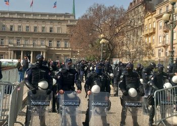 Veliki prosvjed u Beogradu: Tisuće građana na skupu ’15. za 15.’