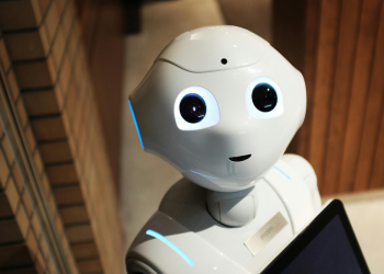 Japan ide ukorak s vremenom: AI roboti pružat će njegu starijim osobama