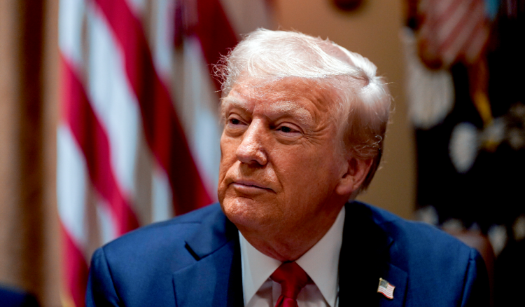 Trump uveo carine: 25 posto na uvoz iz Meksika i Kanade, 20 posto na kineske proizvode