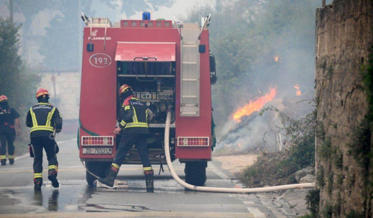 Požar zahvatio vlak u prometu, policija najavila očevid