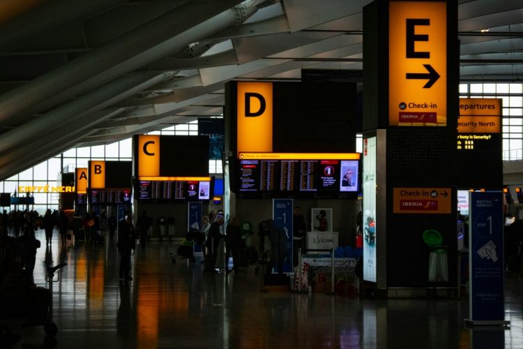 Zračna luka Heathrow bit će zatvorena cijeli dan, otkazano više od 1300 letova
