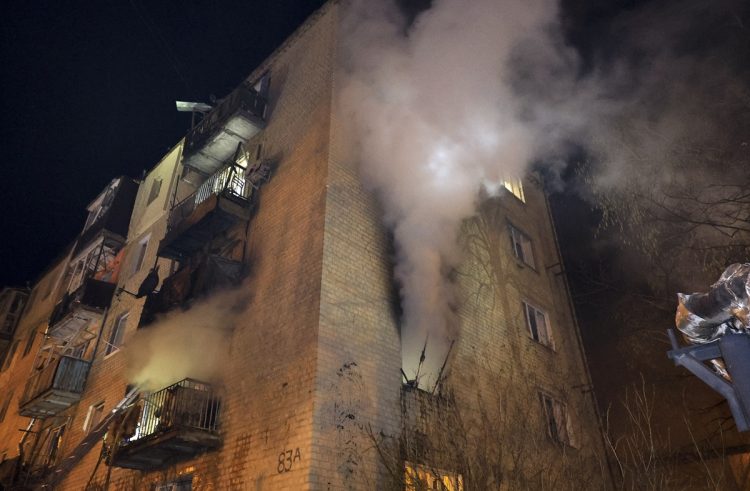 Novi ruski raketni napad na Kijev: Više ozlijeđenih i požari, Ukrajina i Poljska u pripravnosti