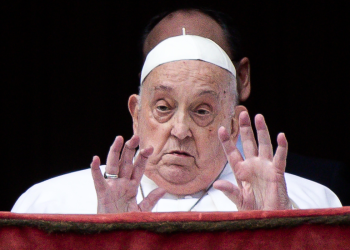 Preminuo je papa Franjo!