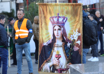 FOTOGALERIJA Održana muška molitva krunice na Trgu bana Jelačića