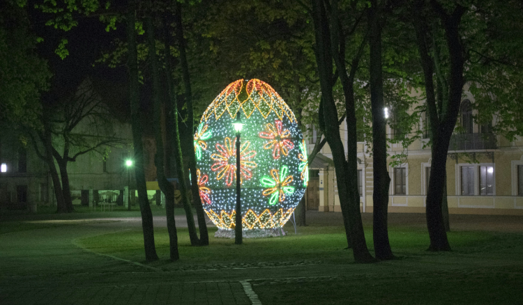 U Napulju postavljeno čokoladno uskršnje jaje teško 350 kilograma
