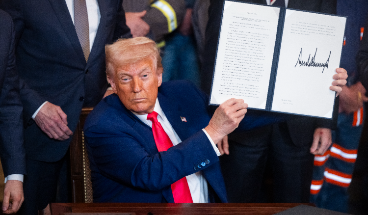 Trump potpisao naloge s ciljem povećanja proizvodnje ugljena