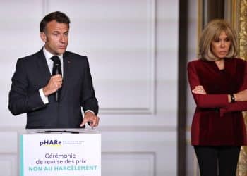 Snimka Brigitte Macron koja ‘udara’ Emmanuela izazvala buru na internetu