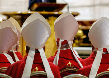 Kladionice, tračevi, favoriti, dimnjak – stvari koje obilježavaju izbor novog pape