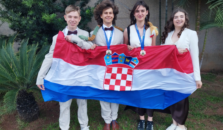 Hrvatski srednjoškolci s kemijske olimpijade donijeli srebro!