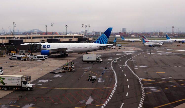 Turska novim zakonom o zrakoplovnom prometu kažnjava putnike koji prerano ustanu sa sjedala