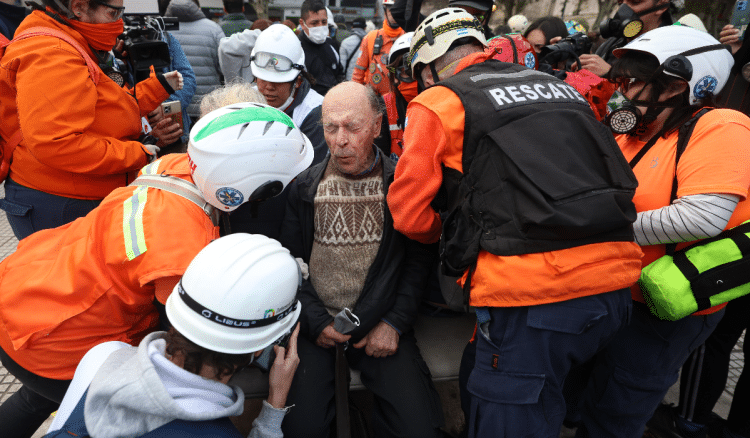 Deseci ljudi ozlijeđeno tijekom mirnog prosvjeda ispred argentinskog Kongresa