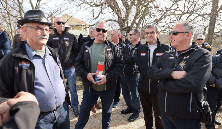 U Pridragi otkriven spomenik dvojici branitelja poginulih u operaciji Maslenica