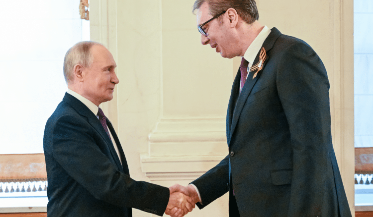 Rusija tvrdi da Srbija isporučuje streljivo Ukrajini, Vučić to nije negirao