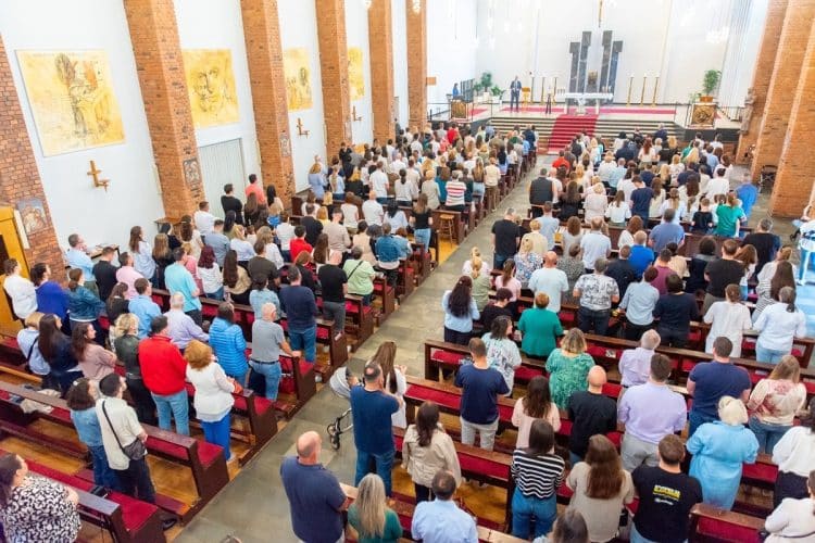 Povratak ili ostanak: S hrvatskim iseljenicima u Njemačkoj na prezentacijama knjige Isus lider