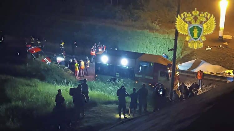 Tragedija u Rusiji: Vlak iskočio iz tračnica nakon urušavanja mosta, najmanje 7 mrtvih