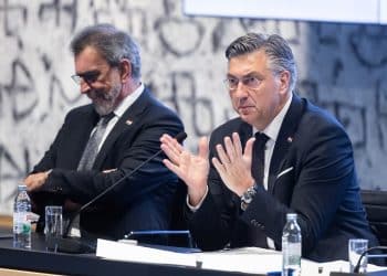 Plenković i Fuchs uručili 31 novi ugovor za izgradnju i obnovu škola