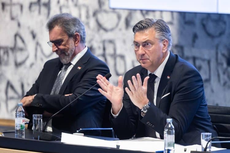 Plenković i Fuchs uručili 31 novi ugovor za izgradnju i obnovu škola