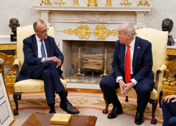 Merz donio Trumpu rodni list njegova djeda i palicu za golf