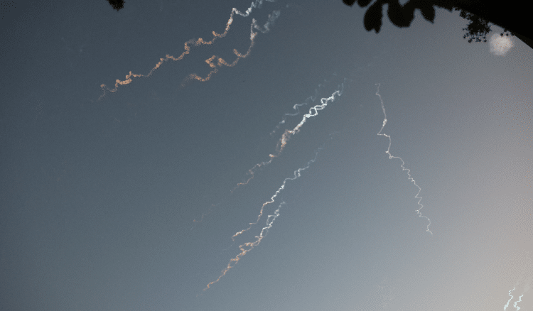 Iran krenuo u osvetu, lansirao preko 100 raketa na Tel Aviv i Jeruzalem