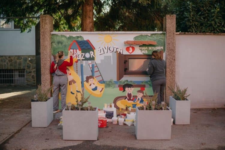 ‘Ministre Piletiću, je li kanta za smeće bolja od Prozora života?’