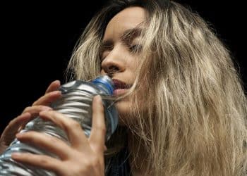 Dehidracija dolazi prije žeđi: Kako prepoznati prve znakove i zaštititi se na vrijeme