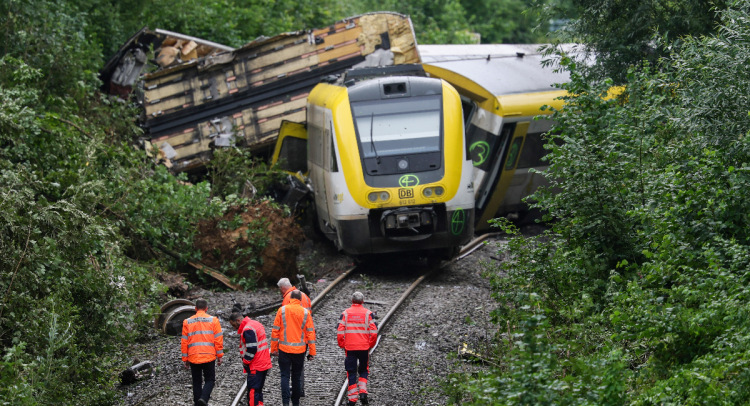 Teška željeznička nesreća na jugozapadu Njemačke, tri osobe poginule