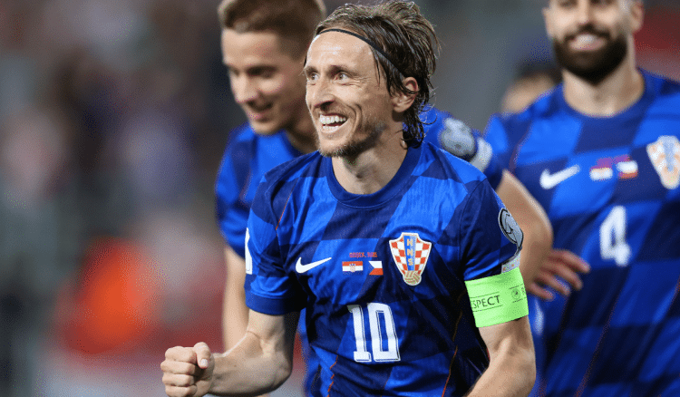 FIFA novčano kaznila HNS: Skupo plaćeno slavlje djece na terenu u Osijeku