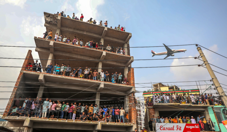 Srušio se avion na sveučilišni i školski kampus u Dhaki, najmanje 27 poginulih