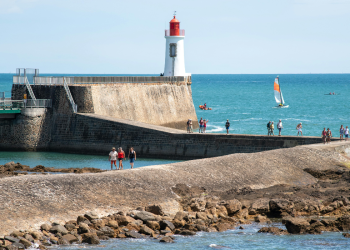 Francuski grad uvodi kazne za šetnju u kupaćem kostimu izvan plaže