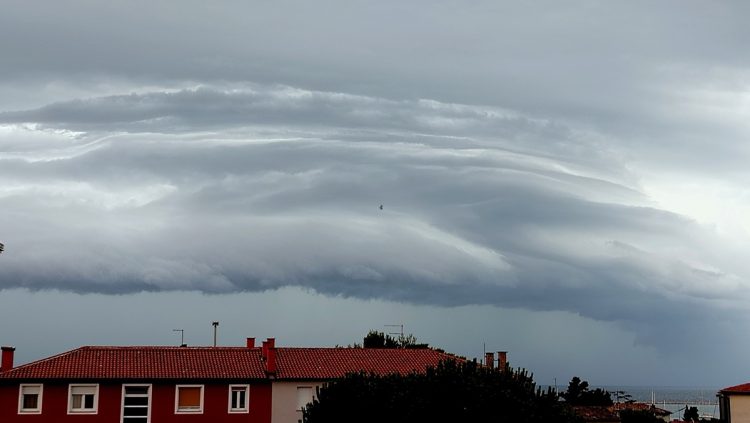Nevrijeme s tučom pogodilo Umag i sjeverozapad Istre