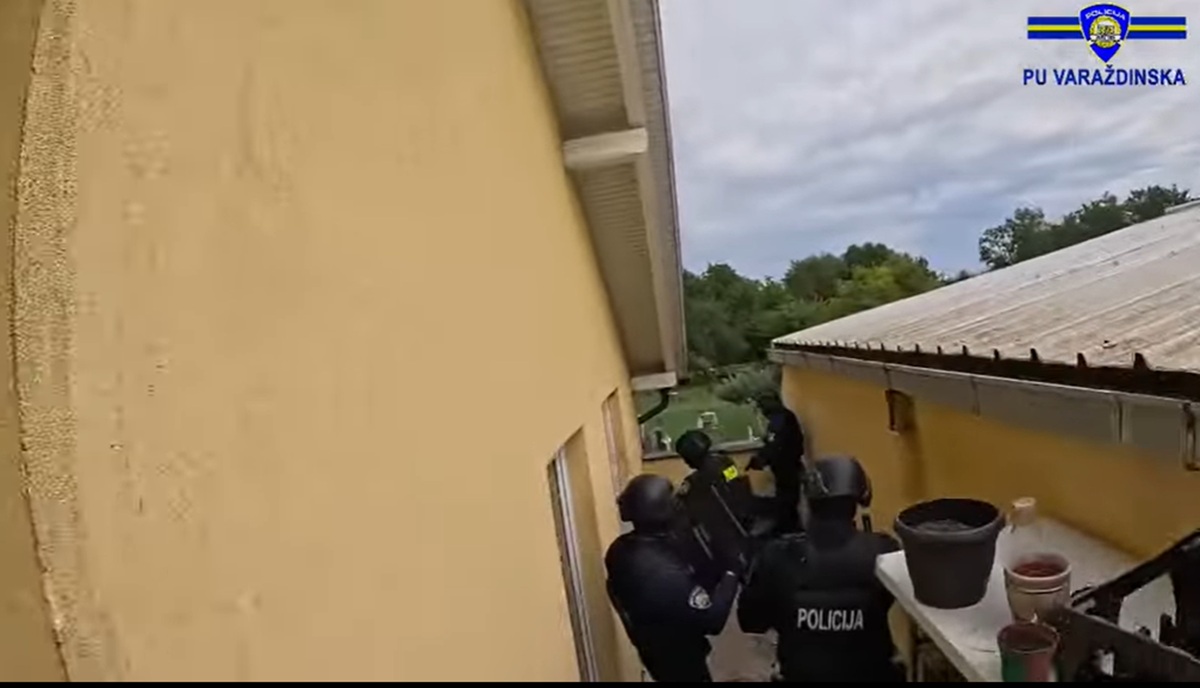 Pogledajte video uhićenja lopova koji je ukrao Audi od 110.000 eura i provalio u trgovinu Pogledajte video uhićenja lopova koji je ukrao Audi od 110.000 eura i provalio u trgovinu