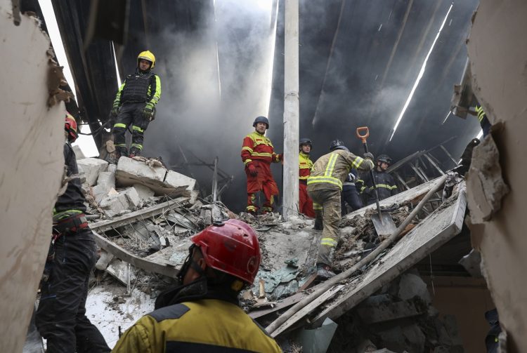 Ruski napadi dronovima i raketama na Ukrajinu, pogođeni Kremenčuk i Odesa