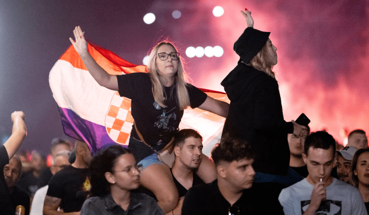 Na Thompsonovom koncertu u Sinju okupilo se više od 150.000 ljudi