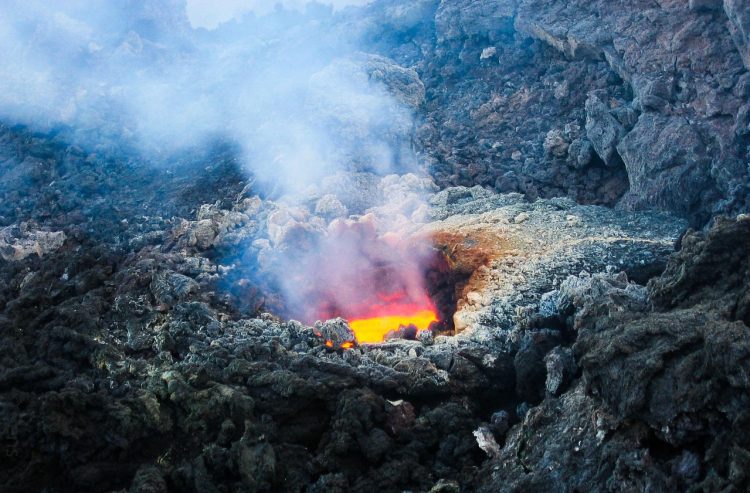 Etna ponovno erumpirala – podignuta uzbuna za zračni promet na Siciliji